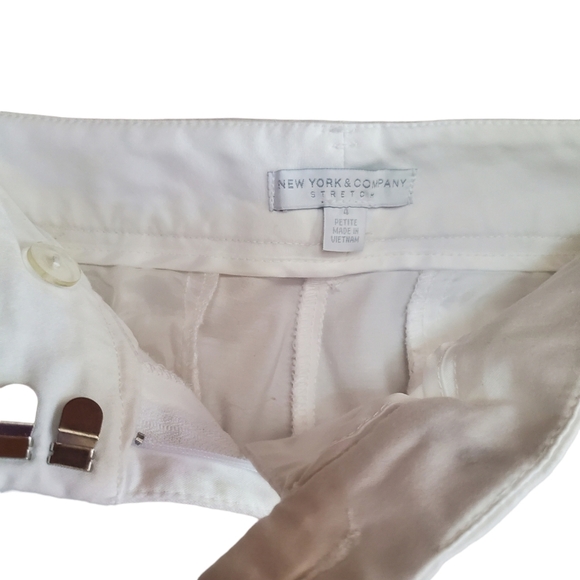NEW YORK & COMPANY WOMEN'S WHITE PANTS SIZE 4P - Picture 3 of 4
